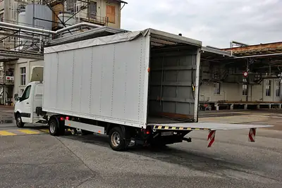 VW Crafter Sattelschlepper — Semi-remorque utilitaire diesel 164 ch, fonctionnel et prêt à l'emploi — Miniature 12