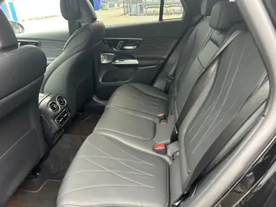 Mercedes-Benz GLC 450d 4Matic — SUV Premium diesel hybride, 6800 km seulement — Thumbnail 9