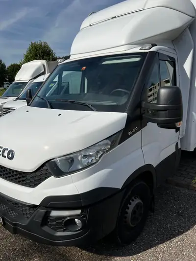IVECO Daily 35 S 17 — Utilitaire robuste diesel, 88'000 km, télécommande de benne — arrière