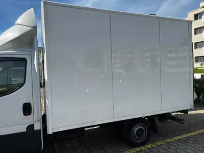 IVECO Daily 35 S 17 — Utilitaire robuste diesel, 88'000 km, télécommande de benne — intérieur