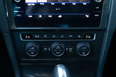 VW Golf 1.5 TSI R Line EVO Comfort — Compacte dynamique, 105'500 km, état impeccable — Thumbnail 19