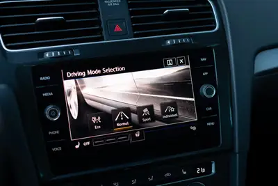 VW Golf 1.5 TSI R Line EVO Comfort — Compacte dynamique, 105'500 km, état impeccable — Thumbnail 24