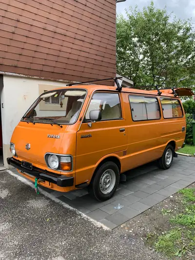 Toyota HI-ACE RH20 — Légendaire Oldtimer Camper 1981, 75'000 km seulement — côté