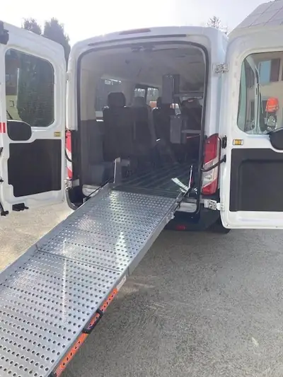 Ford Transit 350 L2H2 — Utilitaire spacieux diesel, 125 ch fiable et robuste — tableau de bord