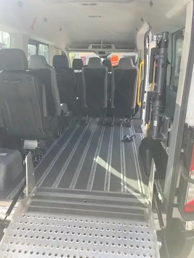 Ford Transit 350 L2H2 — Utilitaire spacieux diesel, 125 ch fiable et robuste — détail