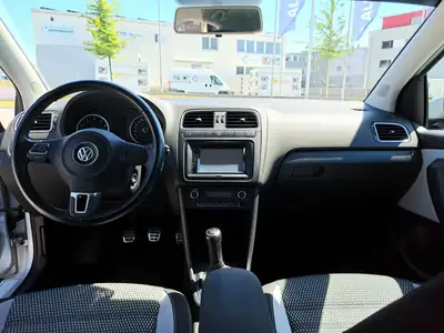 VW Polo CrossPolo 1.2 TSI — Citadine polyvalente, sans accident, équipée — détail