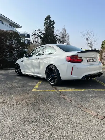 BMW M2 Coupé 370 ch — Performance sportive, kilométrage modéré — côté