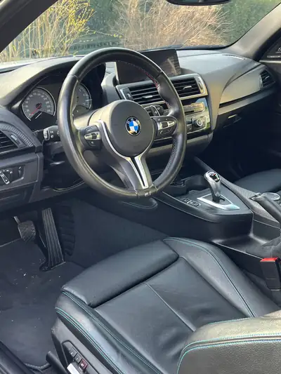 BMW M2 Coupé 370 ch — Performance sportive, kilométrage modéré — tableau de bord