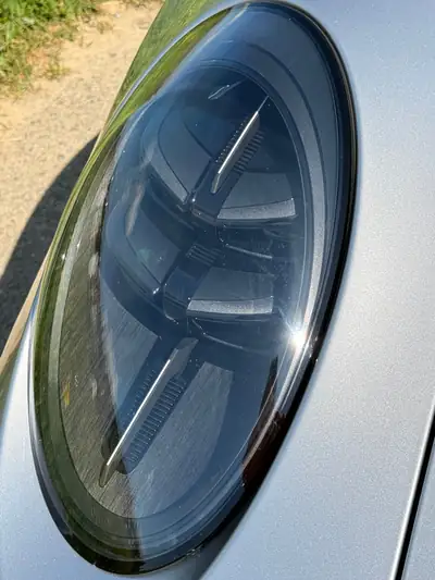 Porsche 911 Carrera 4 GTS — Coupé sportif hybride T, direction arrière et faibles km — Miniature 8