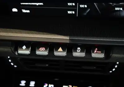 Porsche 911 Carrera 4 GTS — Coupé sportif hybride T, direction arrière et faibles km — Miniature 10