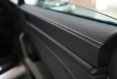 Porsche 911 Carrera 4 GTS — Coupé sportif hybride T, direction arrière et faibles km — Miniature 11