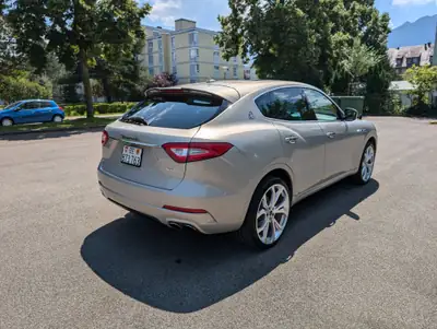 Maserati Levante S 3.0 V6 — SUV luxe sportif, 430 ch et équipements premium — côté