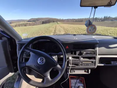 VW T4 Caravelle 2.5 TDI — Monospace 8 places robuste, moteur diesel fiable — Miniature 13