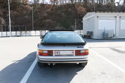 Porsche 944 — Coupé sportif des années 80, motorisation 2.5L performante — arrière