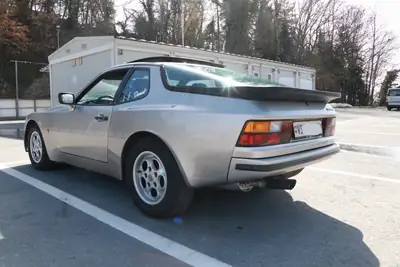 Porsche 944 — Coupé sportif des années 80, motorisation 2.5L performante — intérieur
