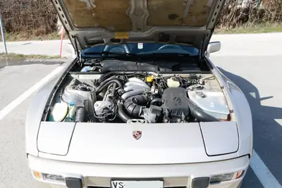 Porsche 944 — Coupé sportif des années 80, motorisation 2.5L performante — Miniature 9