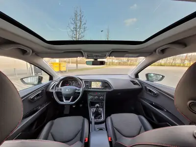 SEAT Leon 2.0 TDI FR Line — Diesel performant, état impeccable, contrôle technique valide — tableau de bord
