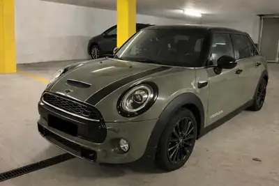MINI Cooper S Steptronic — Sportivité britannique et efficacité énergétique — vista posteriore