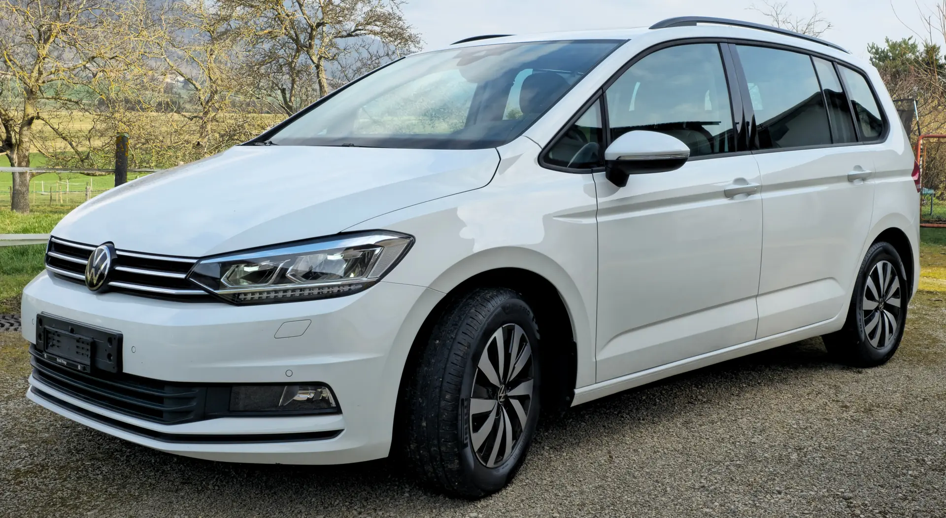 VW Touran 2.0 TDI BlueMotion — Monospace familial efficace, 42'400 km seulement