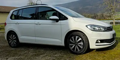 VW Touran 2.0 TDI BlueMotion — Monospace familial efficace, 42'400 km seulement — Heckansicht
