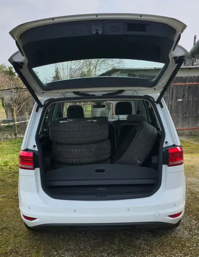 VW Touran 2.0 TDI BlueMotion — Monospace familial efficace, 42'400 km seulement — Miniatur 17