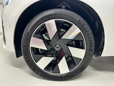 Volvo XC60 T6 eAWD Plug-in Hybrid — SUV premium 398 ch, électrifié et ultra-équipé — detail
