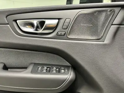 Volvo XC60 T6 eAWD Plug-in Hybrid — SUV premium 398 ch, électrifié et ultra-équipé — Thumbnail 8