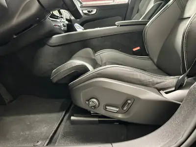 Volvo XC60 T6 eAWD Plug-in Hybrid — SUV premium 398 ch, électrifié et ultra-équipé — Thumbnail 7