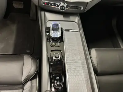 Volvo XC60 T6 eAWD Plug-in Hybrid — SUV premium 398 ch, électrifié et ultra-équipé — Thumbnail 12