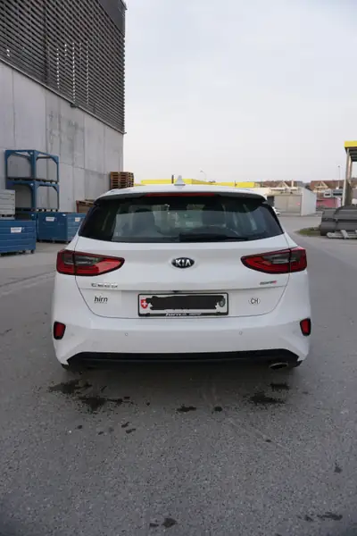 Kia Ceed 1.4 TGDI DCT — Berline dynamique, équipement premium et frais d'entretien récent — Armaturenbrett