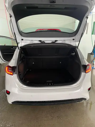 Kia Ceed 1.4 TGDI DCT — Berline dynamique, équipement premium et frais d'entretien récent — Miniatur 7