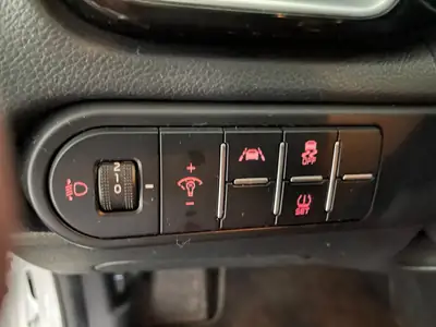 Kia Ceed 1.4 TGDI DCT — Berline dynamique, équipement premium et frais d'entretien récent — Miniatur 12