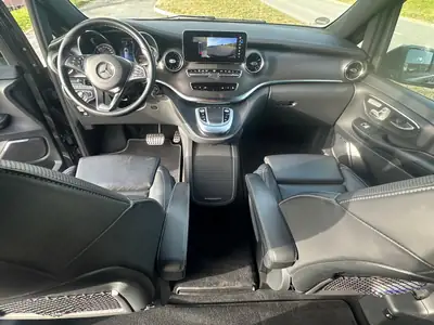 Mercedes-Benz V 300 d Lang Swiss Edition 4Matic — Monospace premium 7 places, toit panoramique — Miniature 9
