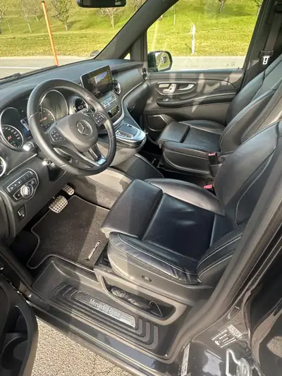 Mercedes-Benz V 300 d Lang Swiss Edition 4Matic — Monospace premium 7 places, toit panoramique — Miniature 10