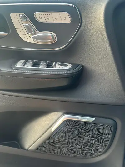 Mercedes-Benz V 300 d Lang Swiss Edition 4Matic — Monospace premium 7 places, toit panoramique — Miniature 18