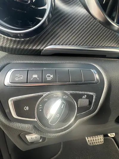 Mercedes-Benz V 300 d Lang Swiss Edition 4Matic — Monospace premium 7 places, toit panoramique — Miniature 19