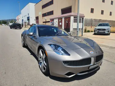 Fisker Karma 2014 — Berline électrique de luxe, seulement 9000 km — fianco