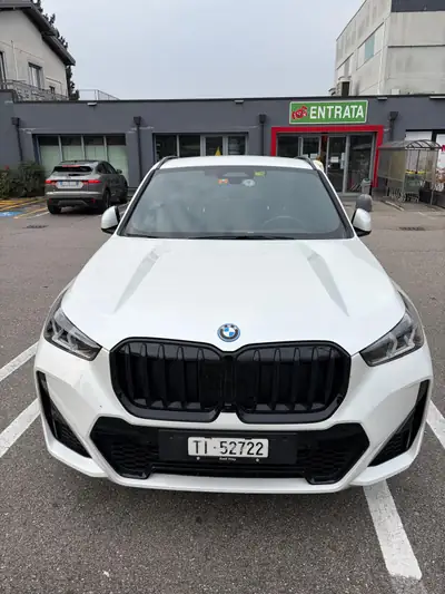 BMW X1 xDrive 30e — SUV compact hybride rechargeable, 51 000 km, 2024 — vue extérieure