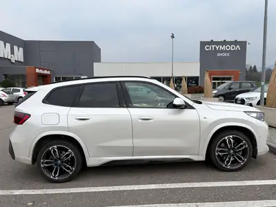 BMW X1 xDrive 30e — SUV compact hybride rechargeable, 51 000 km, 2024 — intérieur