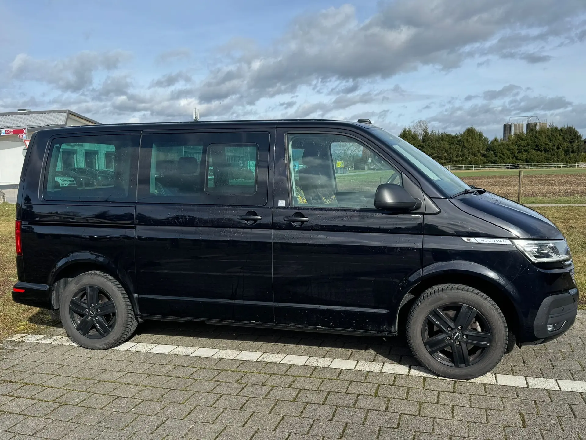 VW T6.1 Multivan 2.0 TDI Trendline — Monospace familial diesel robuste, 101'000 km — Außenansicht