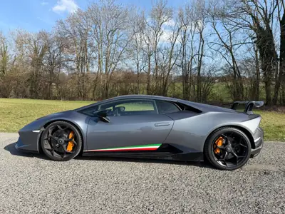 Lamborghini Huracán LP640-4 Coupé Performante — Supercar légendaire, 640 ch purs — rear view