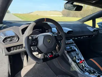 Lamborghini Huracán LP640-4 Coupé Performante — Supercar légendaire, 640 ch purs — interior