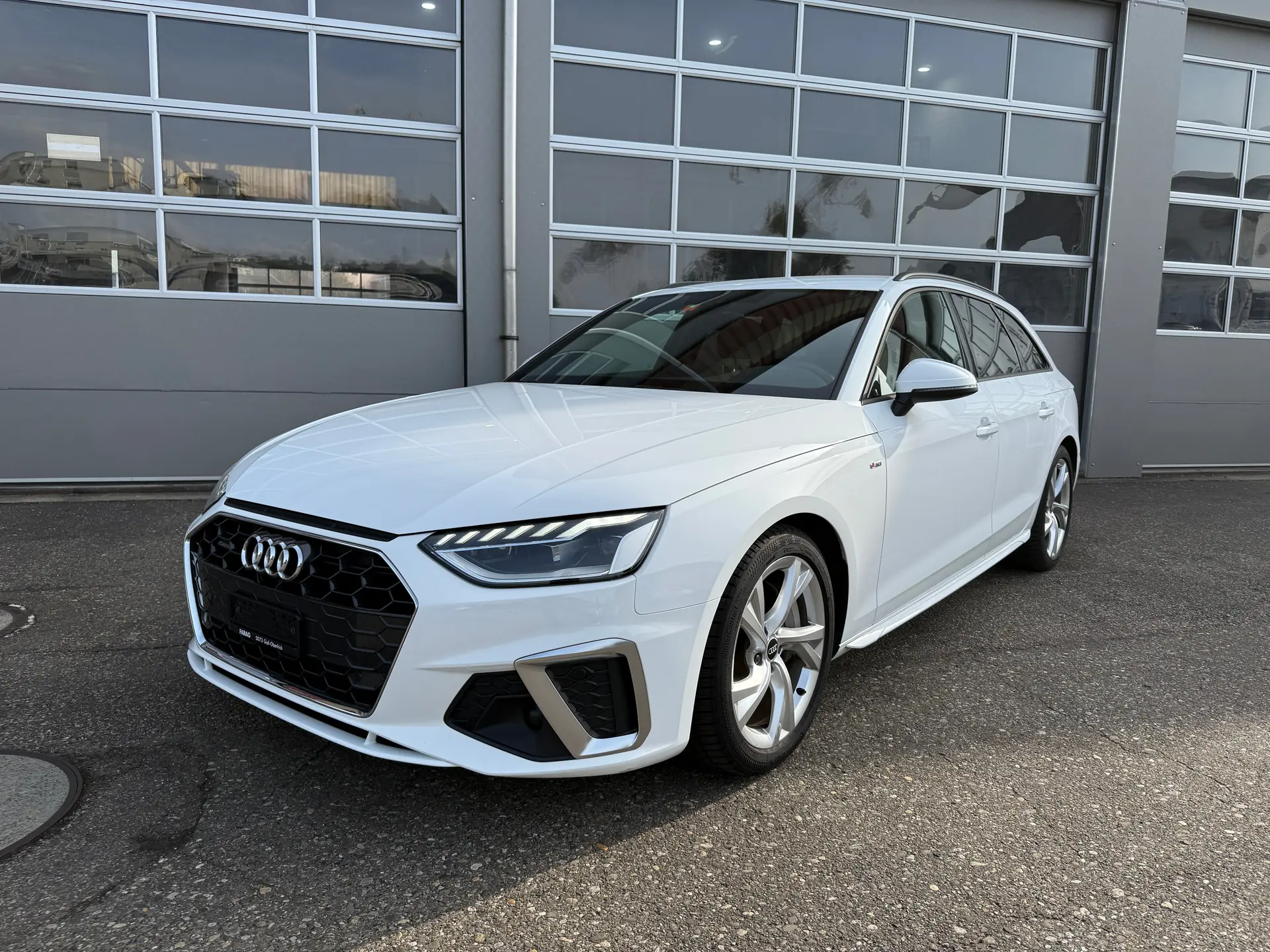 Audi A4 Avant 45 TFSI S line — Break sportif quattro, fraîchement révisé — Außenansicht