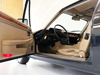 Jaguar XJ-S 5.3 V12 Convertible Targa 1986 — Légende anglaise, chef-d'œuvre mécanique — Miniature 7