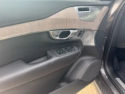 Volvo XC90 2.0 T8 TE Ultimate Dark — Hybride rechargeable 7 places, 41 000 km — Miniatur 12
