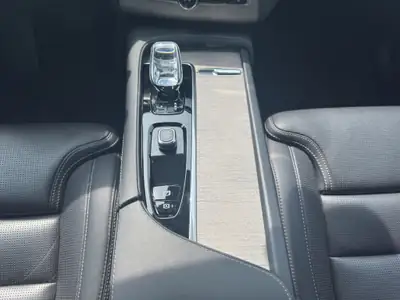 Volvo XC90 2.0 T8 TE Ultimate Dark — Hybride rechargeable 7 places, 41 000 km — Miniatur 14