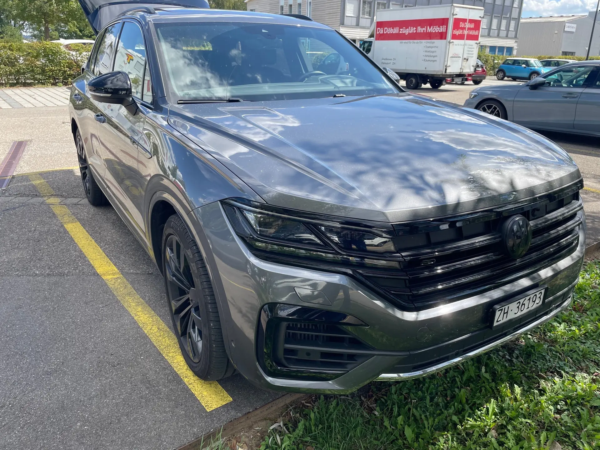 Volkswagen Touareg 4.0 V8 TDI R-Line — SUV premium diesel, 67'000 km seulement — vista esterna
