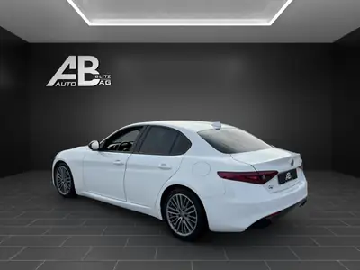 Alfa Romeo Giulia 2.2 JTDM — Berline diesel sportive, 171000 km, sans sinistre — rear view