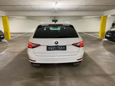 Skoda Superb Combi 2.0 TDi L&K 4x4 — Monospace familial robuste, 4x4 intégral et service complet — interior