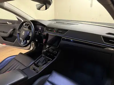 Skoda Superb Combi 2.0 TDi L&K 4x4 — Monospace familial robuste, 4x4 intégral et service complet — Thumbnail 11